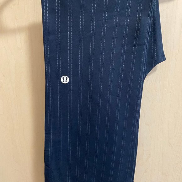 NEW, RARE VINTAGE LULULEMON "BE STILL" Black Pinstripe Pants Size 2  *With tags! - Picture 3 of 3
